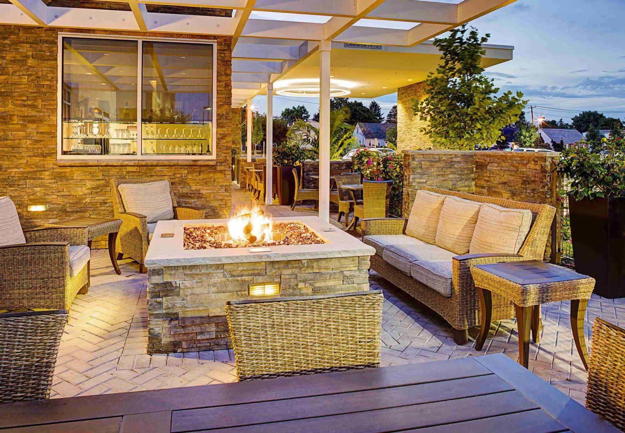 Springhill Suites By Marriott Carle Place Garden City Esterno foto